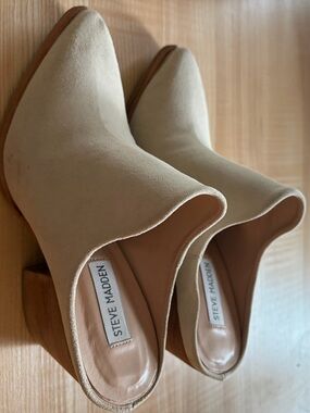 Steve Madden Women’s “Cando” Beige Suede Pointed Mule